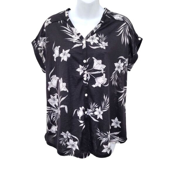 2/$20 Lily Morgan Black & White Flower Pattern Button Down Top Blouse Size: M - Picture 1 of 8